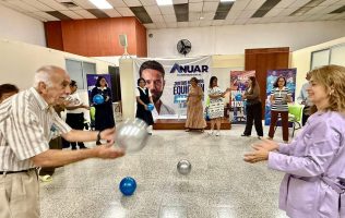 Brinda Anuar Azar apoyo a adultos mayores de Atizapán