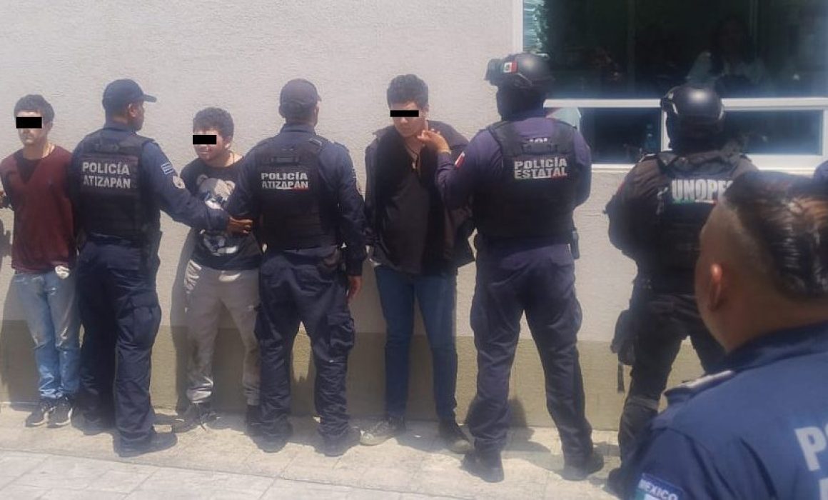 Caen tres investigados por extorsión tras persecución en Jilotzingo