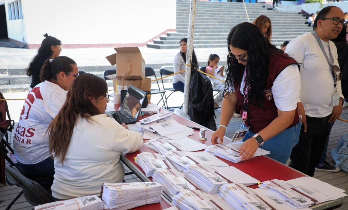 Cambian la vida de niños en Naucalpan con más de 2 mil becas Rita Cetina Isaac Montoya destacó su compromiso por una educación incluyente y equitativa, en dond