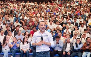 Cierra filas PAN con Fernando Flores y exige legalidad en su proceso