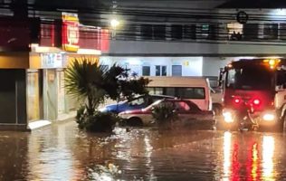 Colapsa granizada accesos a clínica y autopista en Valle de Chalco