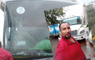 Con valiente maniobra detiene un autobús sin frenos; salva 20 vidas