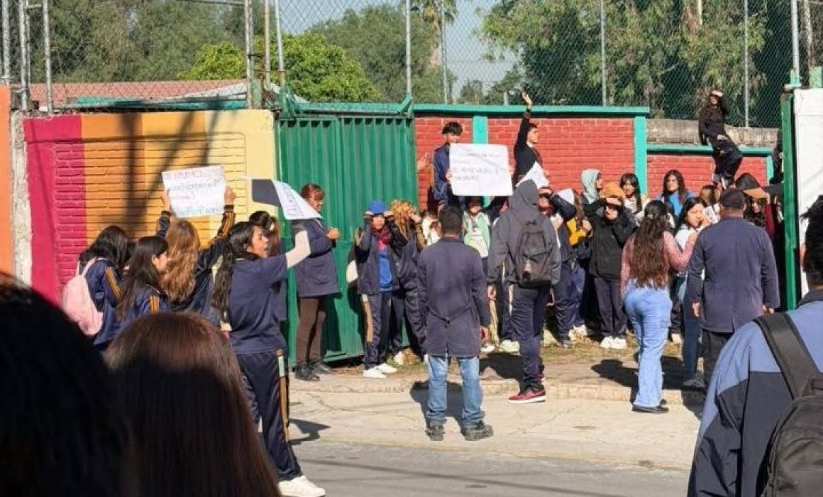 Continúa el conflicto entre estudiantes y autoridades de la Prepa 7