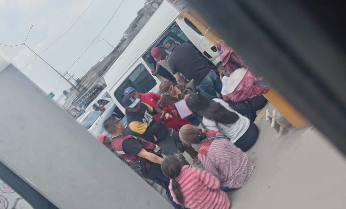 Deja varios lesionados choque de combi en la México-Texcoco