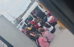 Deja varios lesionados choque de combi en la México-Texcoco