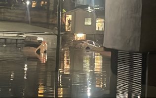 Desborda tormenta río San Joaquín y colapsa vialidades en Huixquilucan