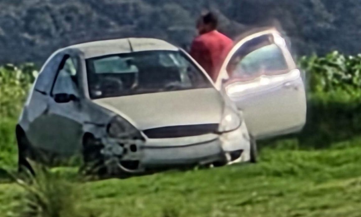 Descubren a pareja teniendo relaciones dentro de auto en Xalatlaco