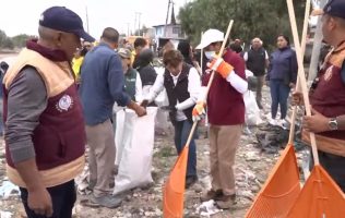 Encabeza Delfina Gómez limpieza masiva en canales de Chimalhuacán