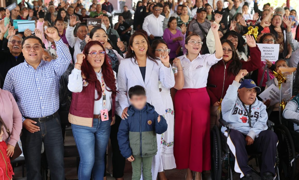 Entrega Chimalhuacán 105 auxiliares auditivos y aparatos funcionales