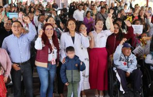 Entrega Chimalhuacán 105 auxiliares auditivos y aparatos funcionales