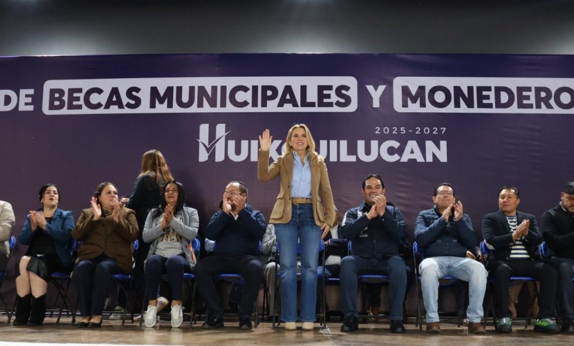 Entrega Huixquilucan 15 mil 500 apoyos para educación y familias