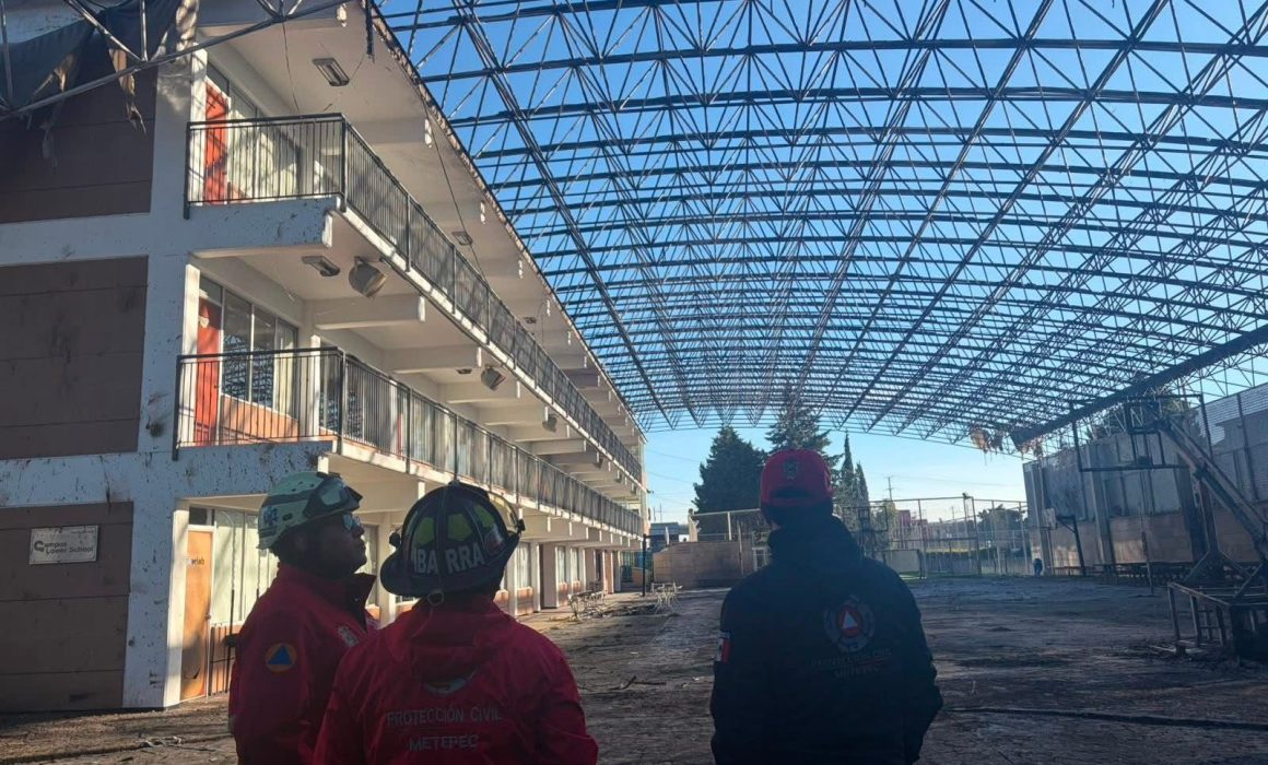 Evalúan autoridades de Metepec daños tras incendio en colegio