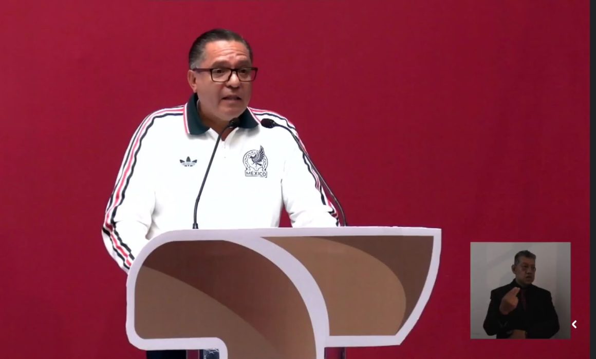Evita Ricardo Moreno aclarar denuncia contra secretario; evade preguntas