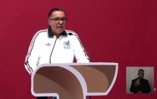 Evita Ricardo Moreno aclarar denuncia contra secretario; evade preguntas