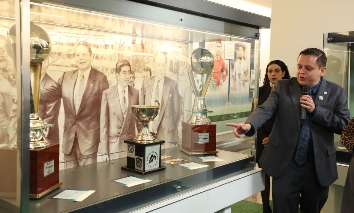 Exhibe PJEdomex historias mundialistas en muestra archivística