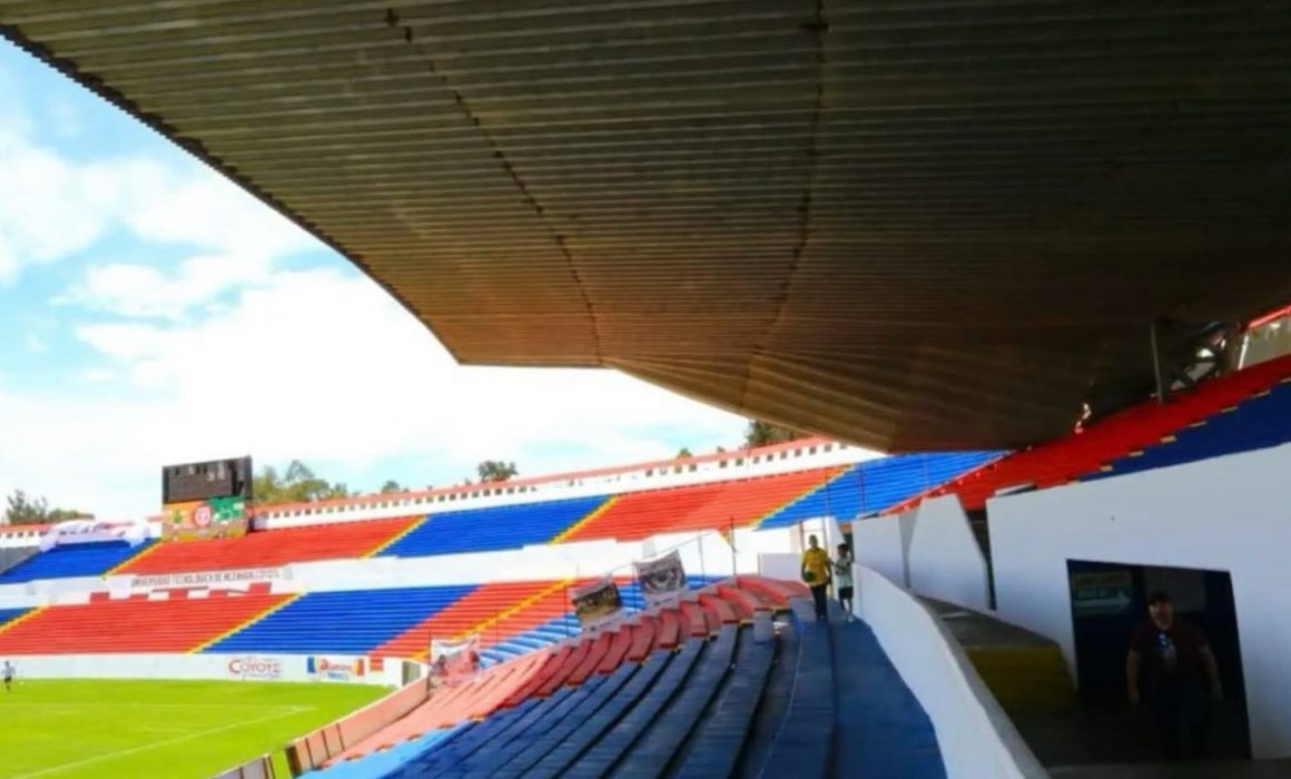 Exigen aclarar riesgos tras desprendimiento en estadio de Neza 86