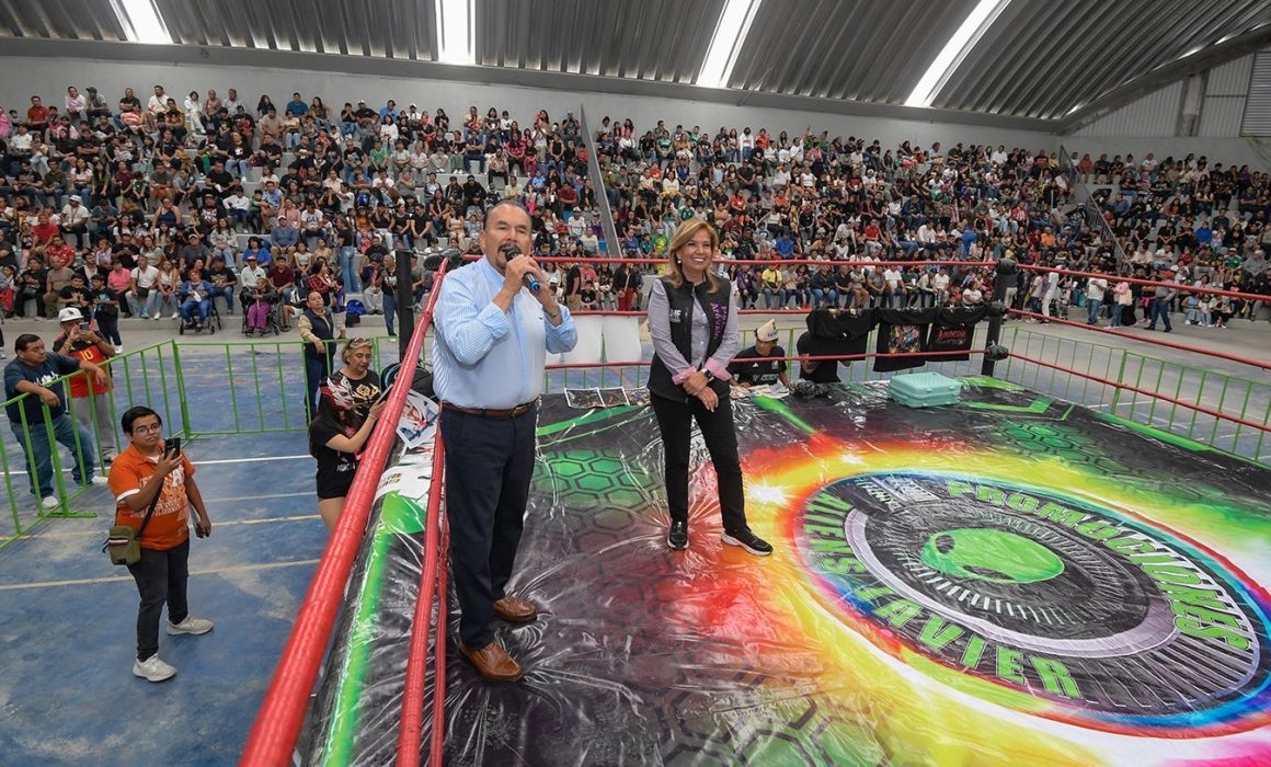 Festeja Atizapán a cientos de padres con función estelar de lucha