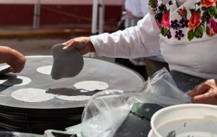 La Feria del Pato conquista paladares y llena San Pedro de los Baños