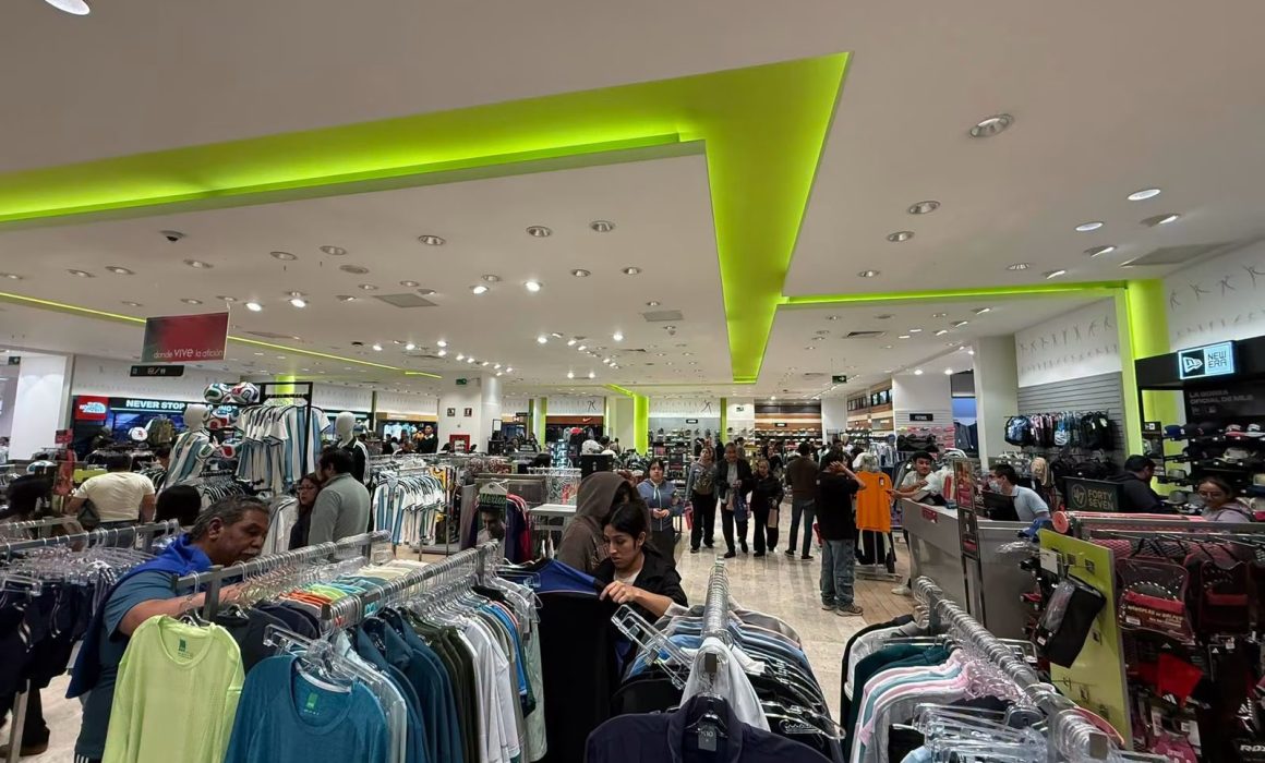 Llenan en Toluca plazas comerciales para comprar regalo de Día del Padre