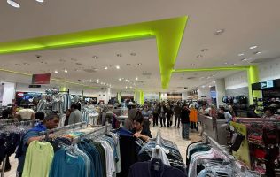 Llenan en Toluca plazas comerciales para comprar regalo de Día del Padre