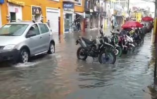 Lluvia y viento evidencian añejo problema de inundaciones en Texcoco