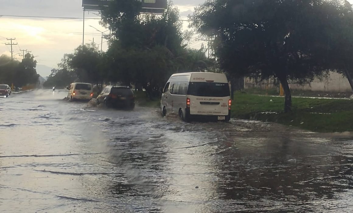 Lluvias colapsan la México–Puebla y afectan movilidad hacia Ixtapaluca