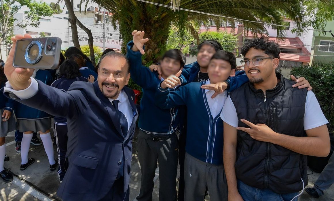 Moderniza Pedro Rodríguez aulas de secundaria en Atizapán