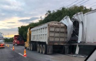 Muere operador de tráiler tras choque en la autopista Toluca-Atlacomulco