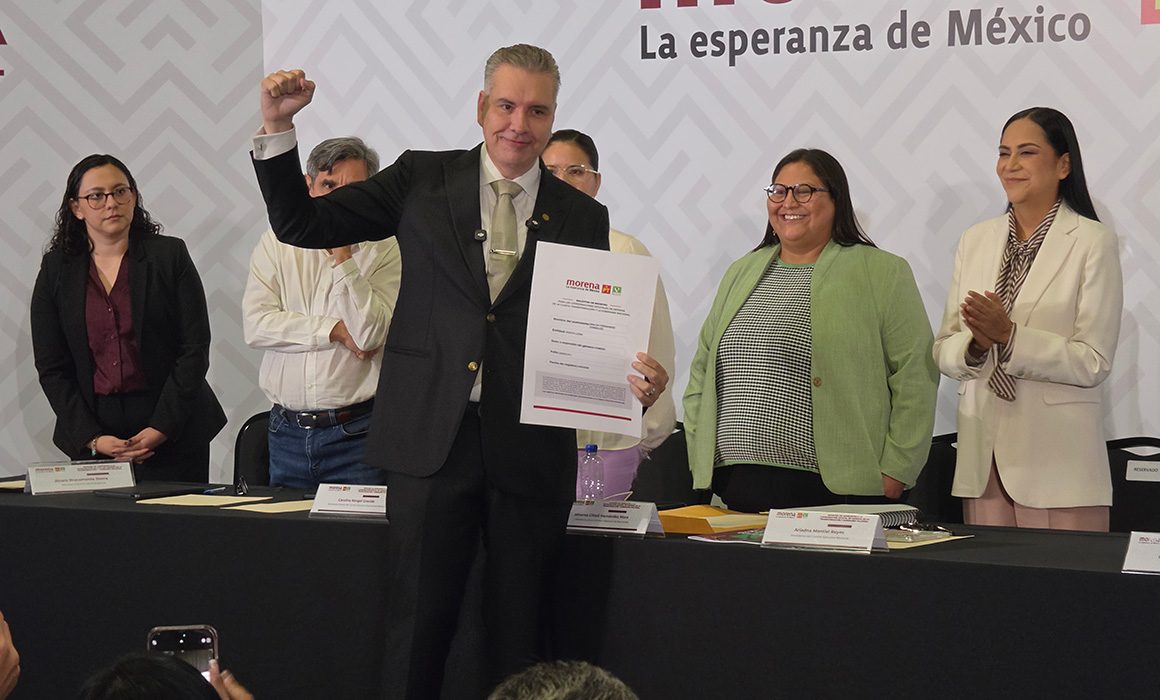 NL merece seriedad: Waldo Fernández al registrarse como aspirante