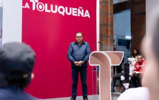 Persigue Ricardo Moreno a ciudadanos mientras Toluca se inunda