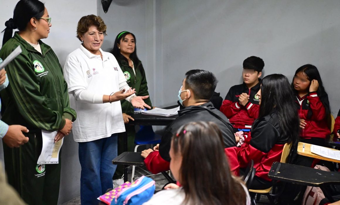 Pide Delfina a estudiantes liderar el cuidado del medio ambiente