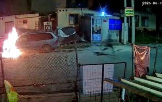 Prende fuego a camioneta en Huehuetoca y logra escapar del lugar