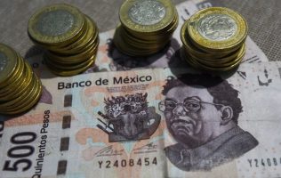 Prepara documentos para recibir las becas municipales en Atizapán