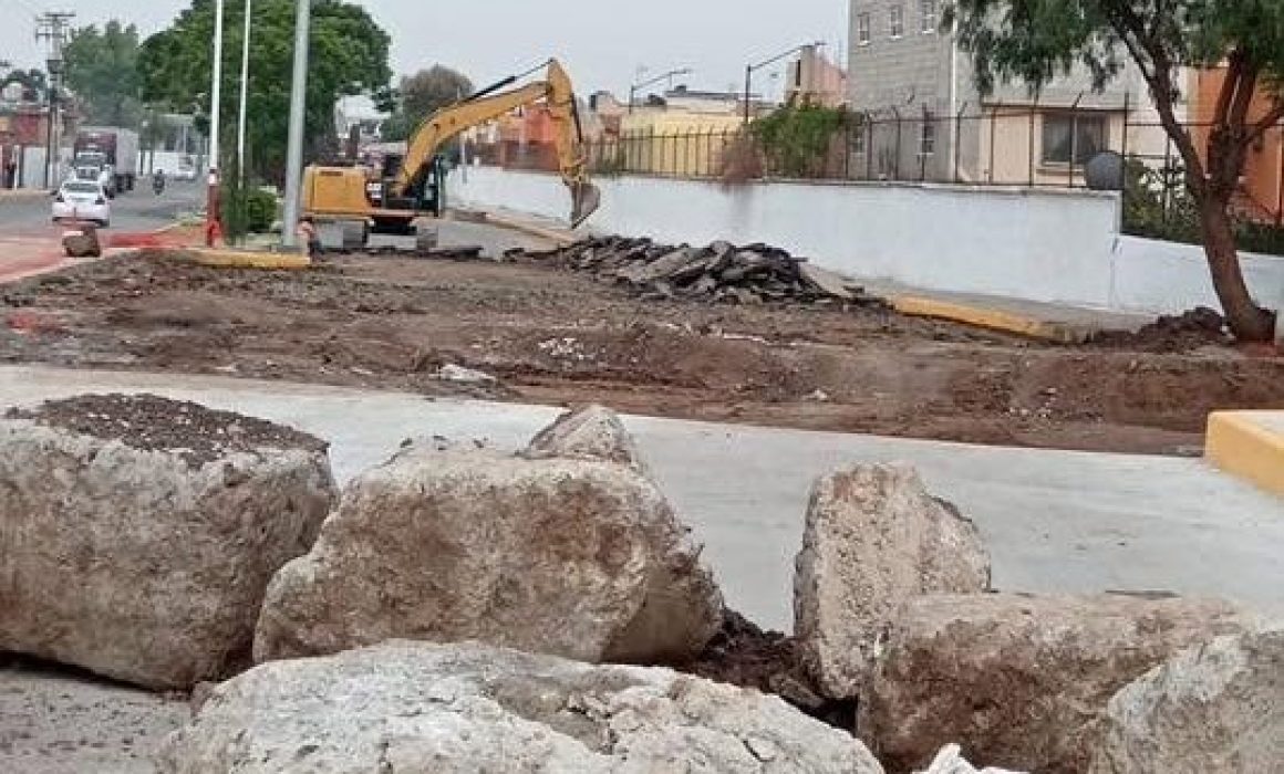 Presumen modernidad en Tultitlán; entregan puente entre escombros