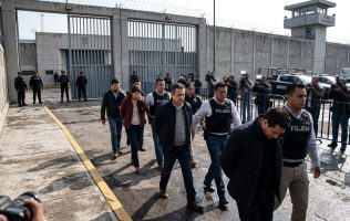 Procesan a 12 exfuncionarios por red de venta de plazas en Edomex