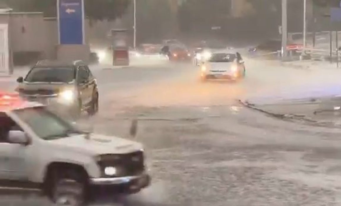 Provocan lluvias y granizada inundaciones y caos vial en Interlomas