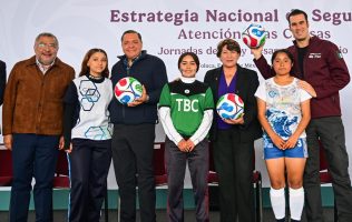 Refrenda Delfina Gómez acciones de desarme para pacificar la entidad
