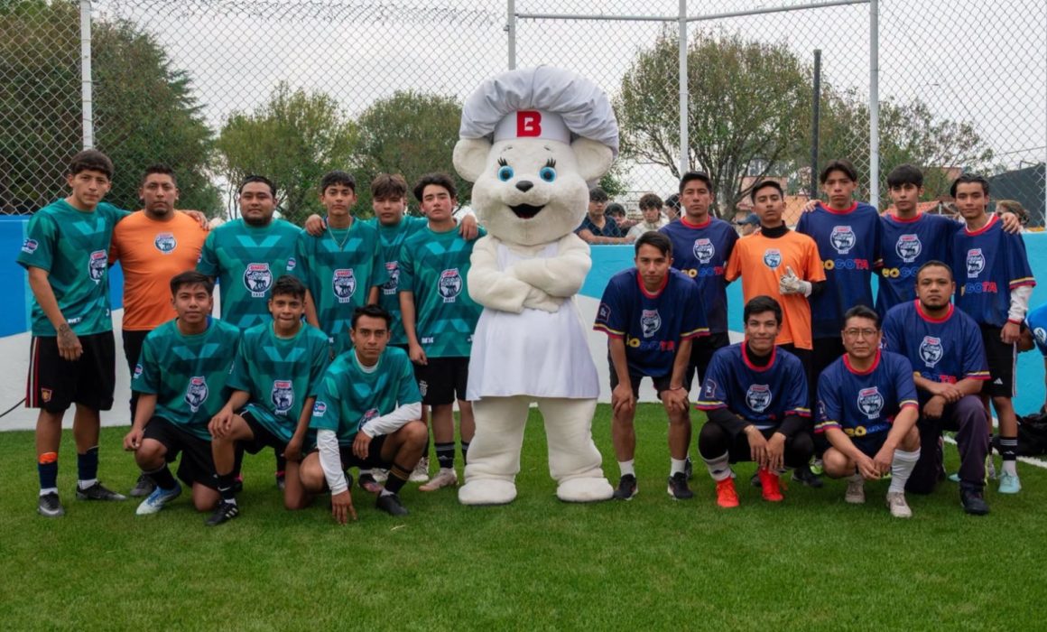 Rehabilita Grupo Bimbo cancha de futbol rápido en Toluca