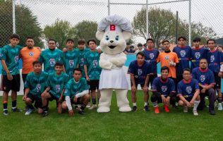 Rehabilita Grupo Bimbo cancha de futbol rápido en Toluca