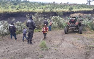 Rescatan a menor de edad extraviado en el Nevado de Toluca