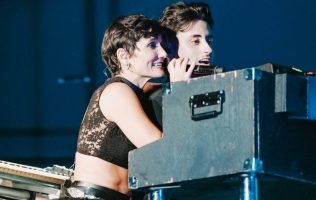 Rinde 'Hija de la Luna' homenaje a Mecano con concierto en México