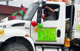 Se suman trabajadores de limpia de Metepec al ambiente mundialista