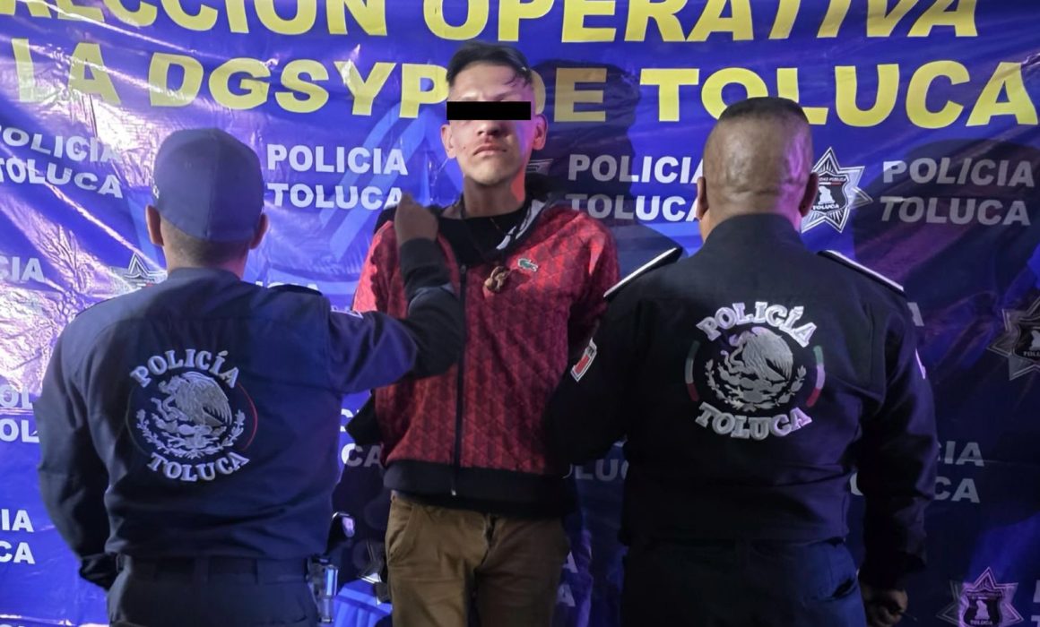 Someten pasajeros a presunto asaltante en camión en Toluca
