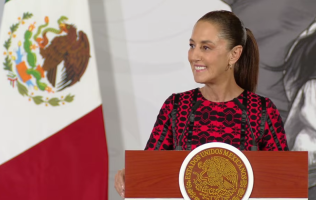 Sugiere Sheinbaum ver Mundial en otra sede si Zócalo permanece cerrado