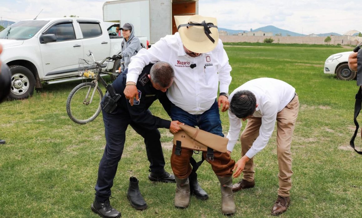 Tiene Nazario Gutierrez un ejercito de asistente y hasta lo visten