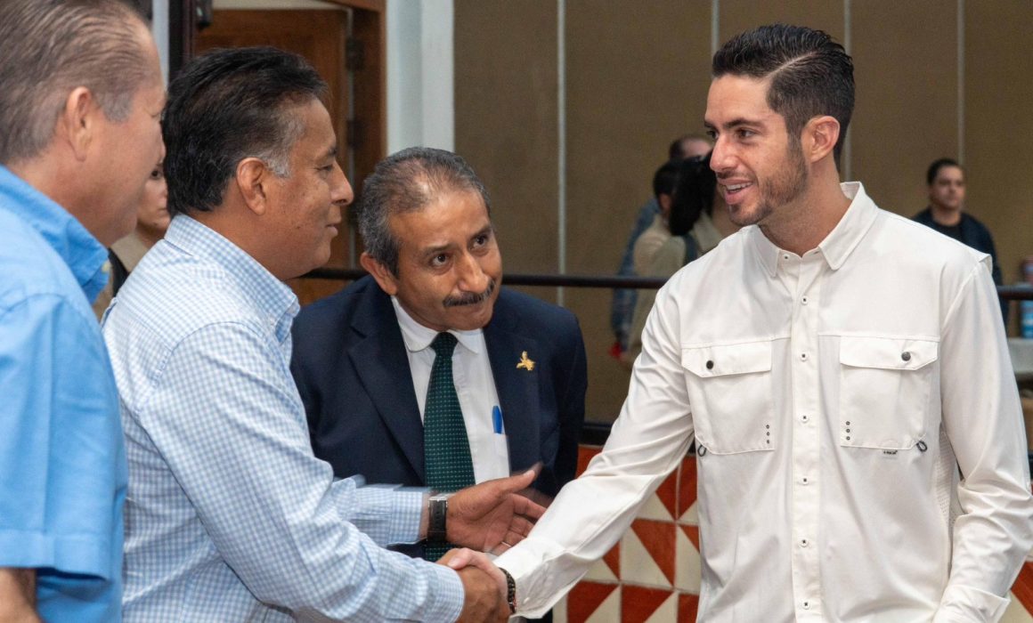 Tiene Pepe Couttolenc encuentro con líderes sindicales en Tlalnepantla