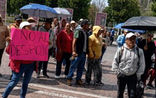 Toman vecinos de Lerma el centro de Toluca; denuncian despojo de tierras