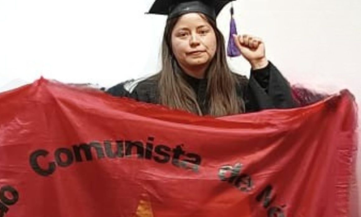 Tras años de obstáculos estudiante de la UAEMéx concluye su titulación