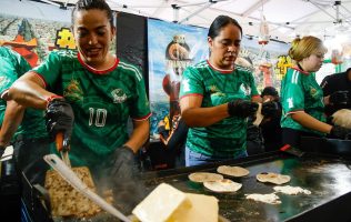 Vive Nezahualcóyotl el inicio del Mundial como una fiesta de tacos