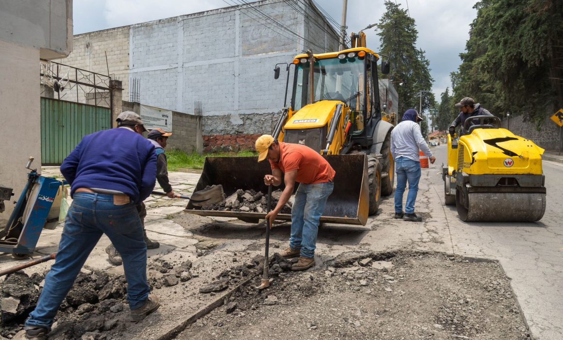 Acelera Tianguistenco reparación de calles en cabecera y comunidades